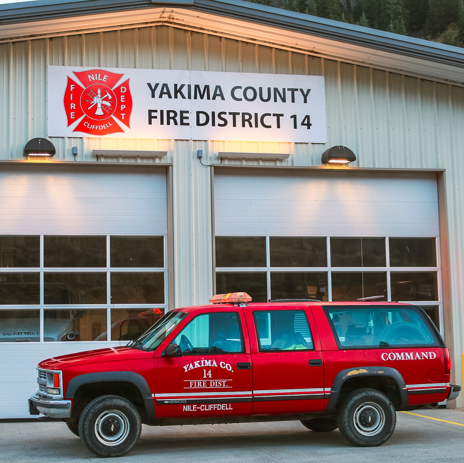 Command 211 The Lorax Chevrolet Suburban posed outside Yakima County Fire District 14