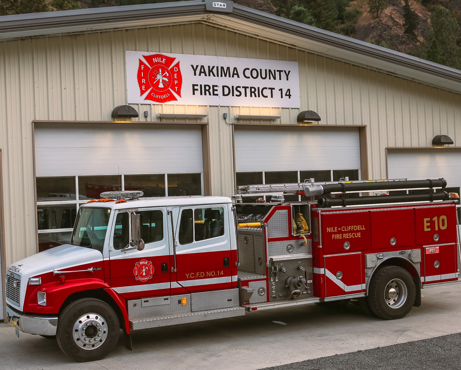 Engine 10 posed outside Yakima County Fire District 14