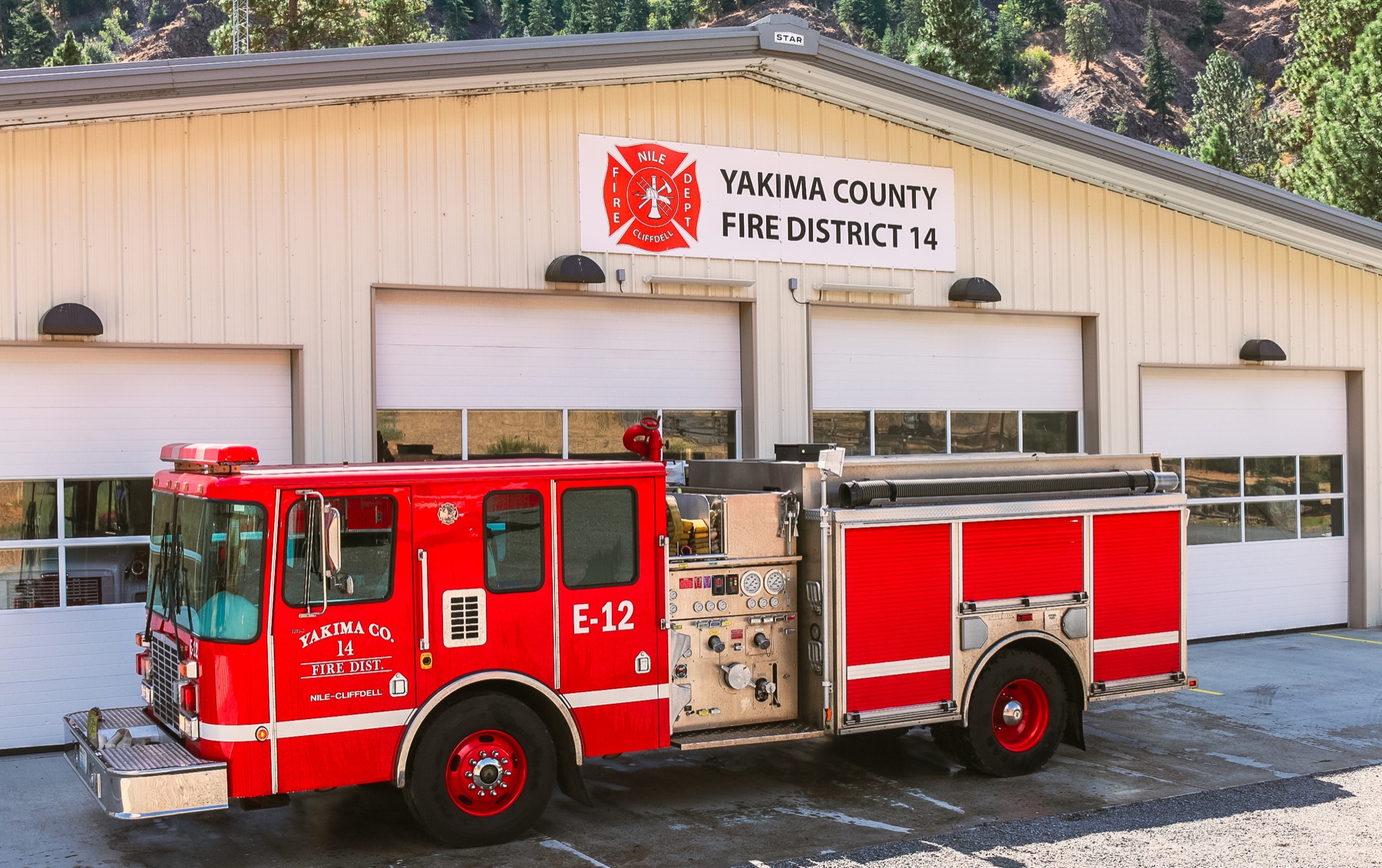Engine 12 posed outside Yakima County Fire District 14