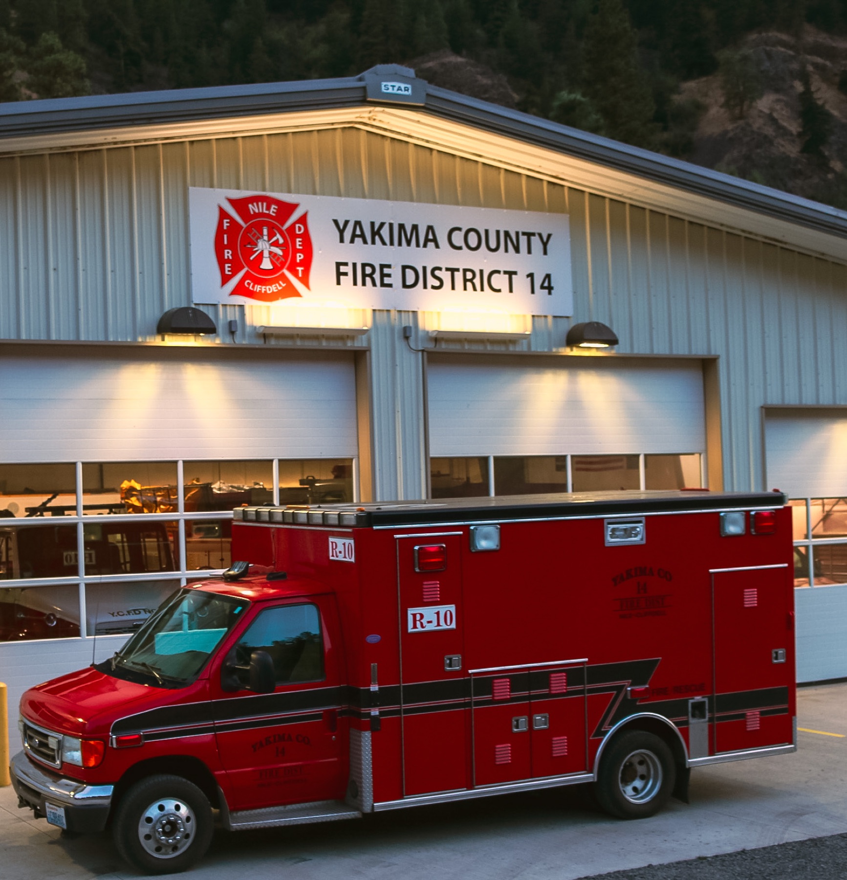 Rescue 10 posed outside Yakima County Fire District 14